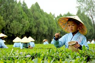 活力十足！范德彪上半场没出手但抢下5板 其中包括4个前场板！